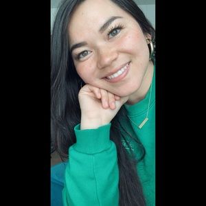 Meet your Posher, Becca